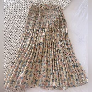 Vintage floral midi skirt - size medium large